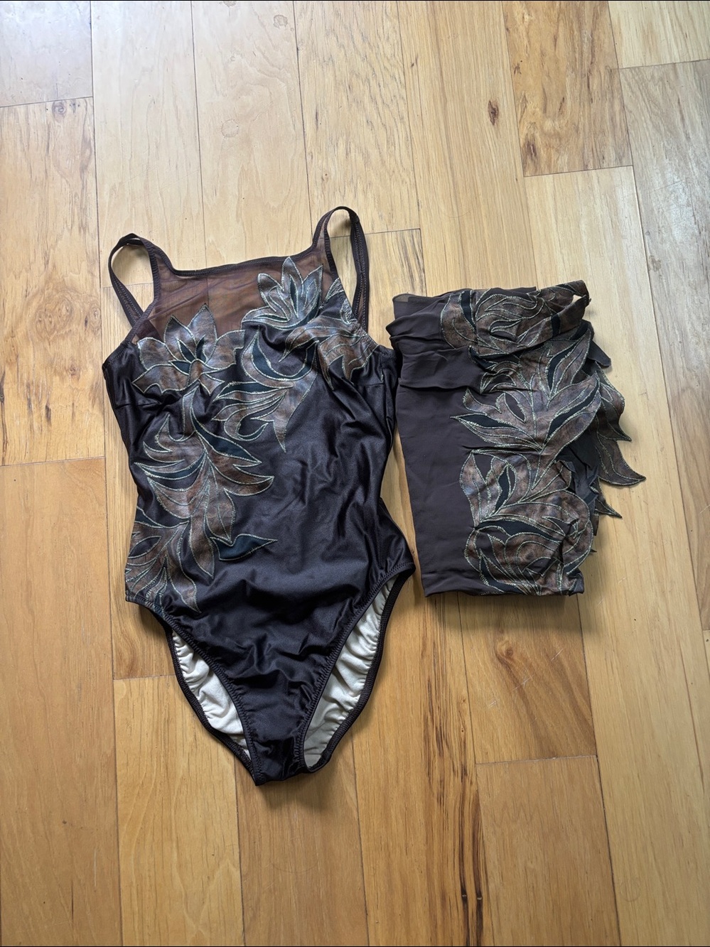 Gottex brown leaf pattern swimsuit and sarong size 6